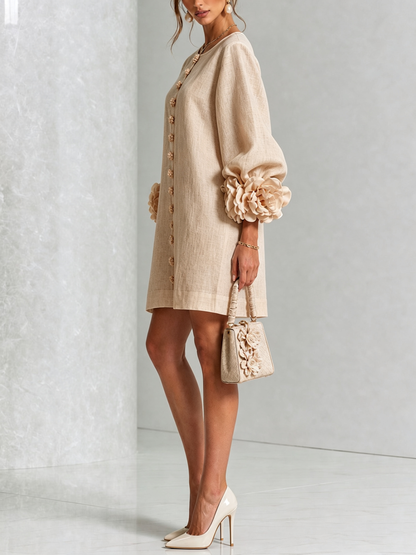 Alba | Vestido mini blanco con botones, estampado y puños florales.