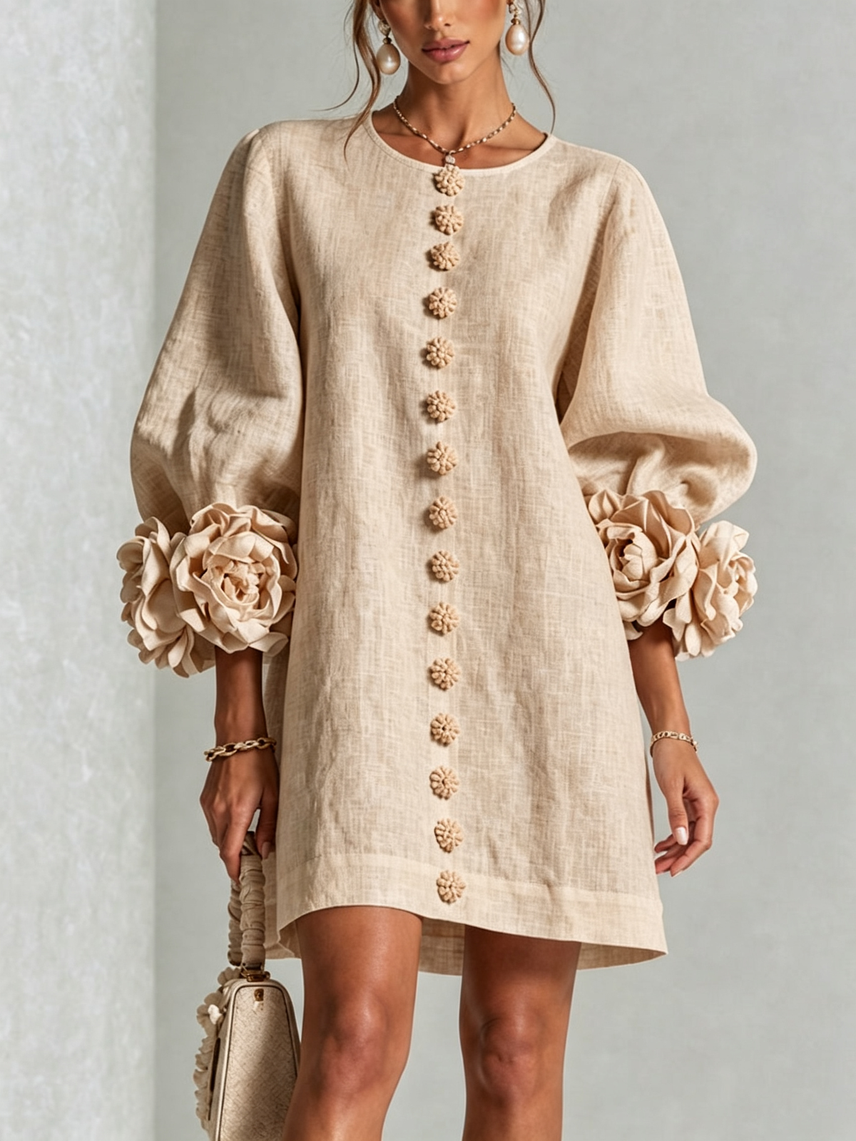 Alba | Vestido mini blanco con botones, estampado y puños florales.