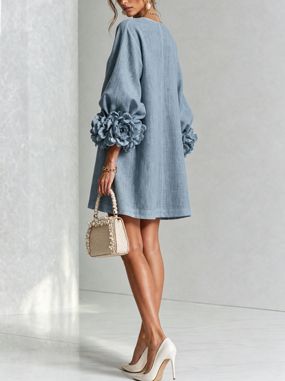 Alba | Vestido mini blanco con botones, estampado y puños florales.