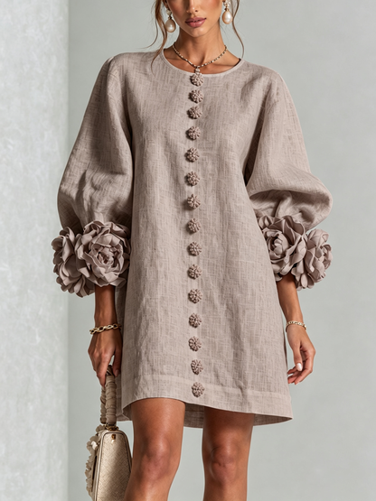 Alba | Vestido mini blanco con botones, estampado y puños florales.
