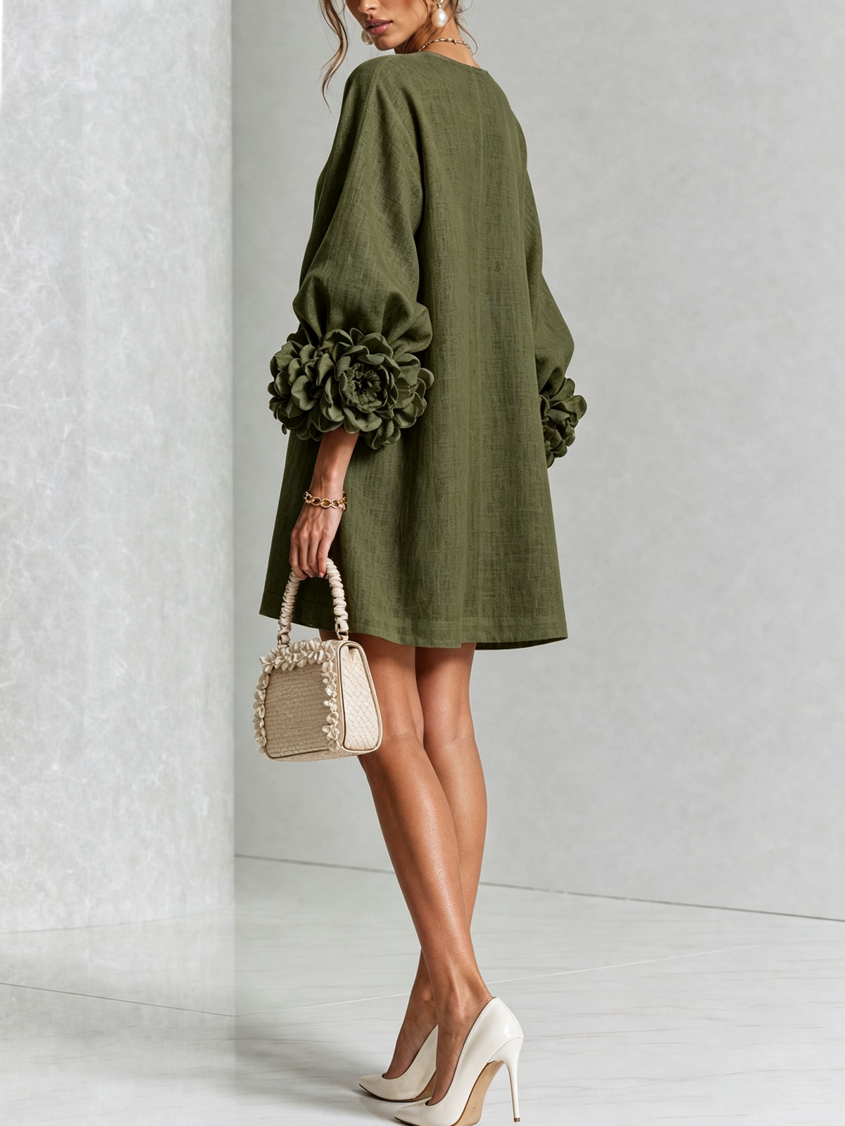 Alba | Vestido mini blanco con botones, estampado y puños florales.