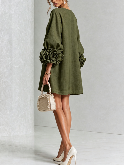 Alba | Vestido mini blanco con botones, estampado y puños florales.