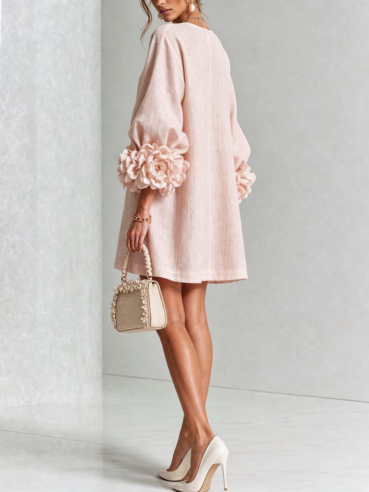 Alba | Vestido mini blanco con botones, estampado y puños florales.