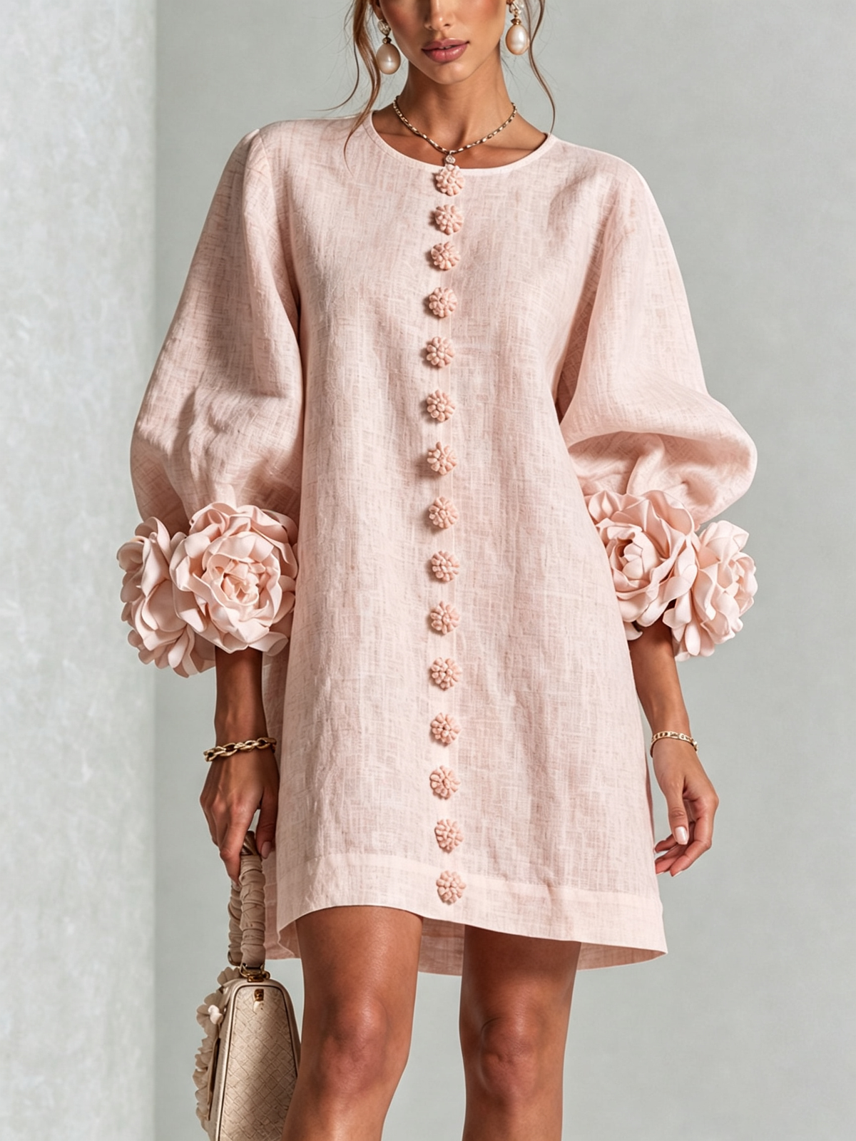 Alba | Vestido mini blanco con botones, estampado y puños florales.