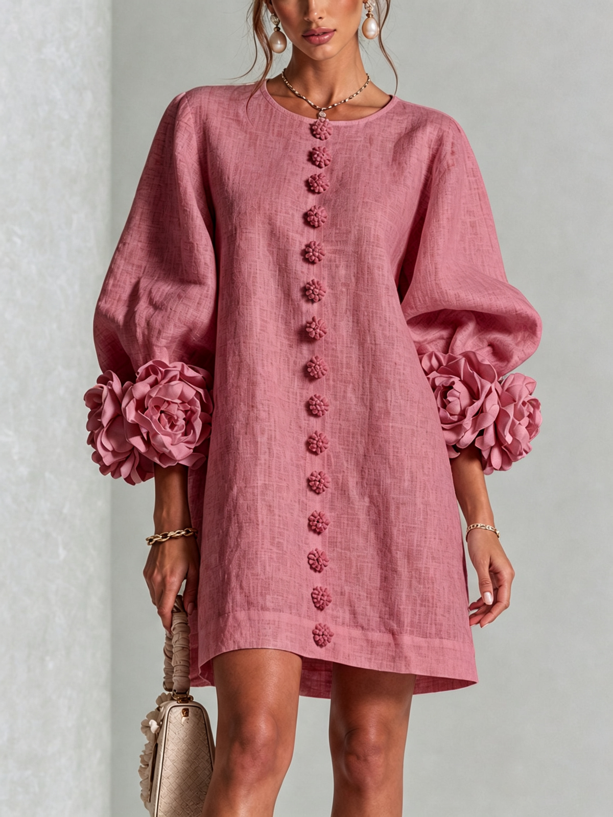 Alba | Vestido mini blanco con botones, estampado y puños florales.