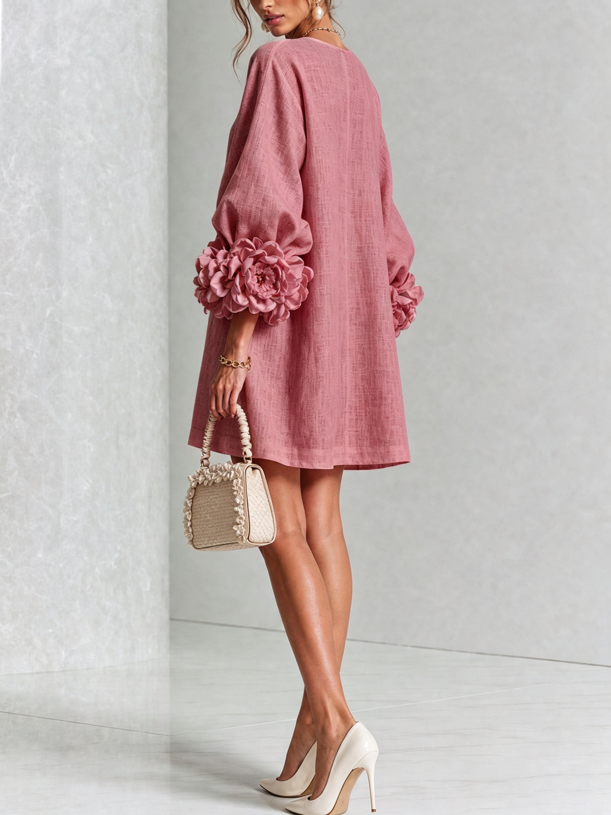 Alba | Vestido mini blanco con botones, estampado y puños florales.