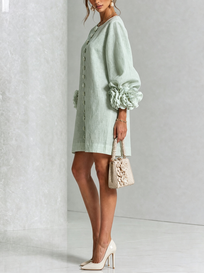 Alba | Vestido mini blanco con botones, estampado y puños florales.
