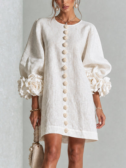 Alba | Vestido mini blanco con botones, estampado y puños florales.