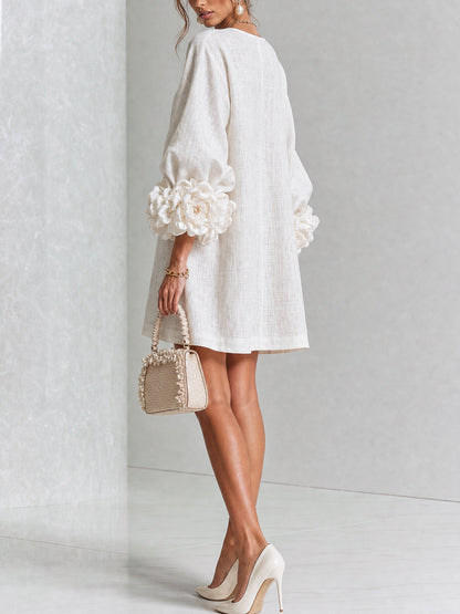 Alba | Vestido mini blanco con botones, estampado y puños florales.