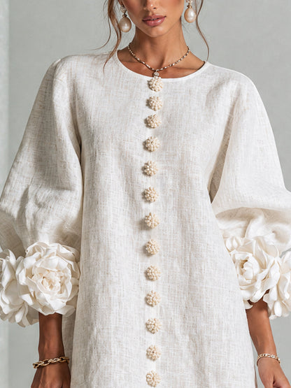 Alba | Vestido mini blanco con botones, estampado y puños florales.